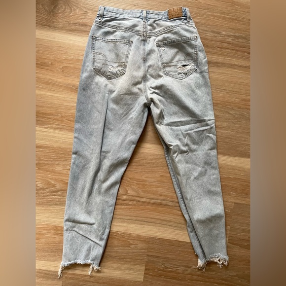 American Eagle Curvy Mom Jeans - Picture 5 of 13